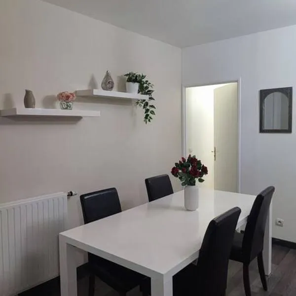 Grand T2 avec jardin et parking proche Paris et Orly, hotel en Orly