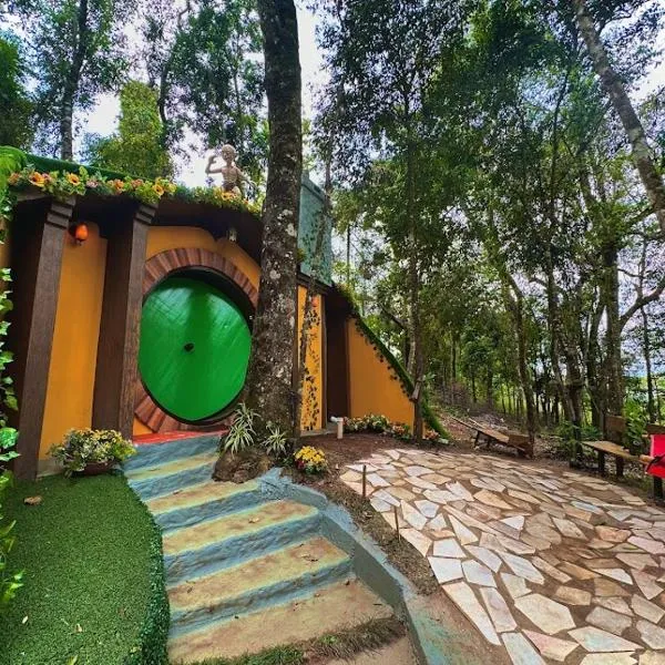 Toca do Hobbit - Vila Mágica, hotel in Ouro Fino