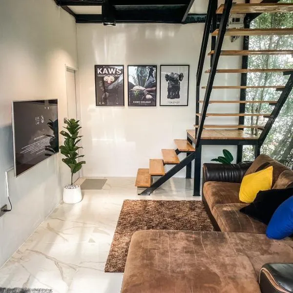 Peaceful & Contemporary Duplex Escape, hótel í Ban Thap Nang