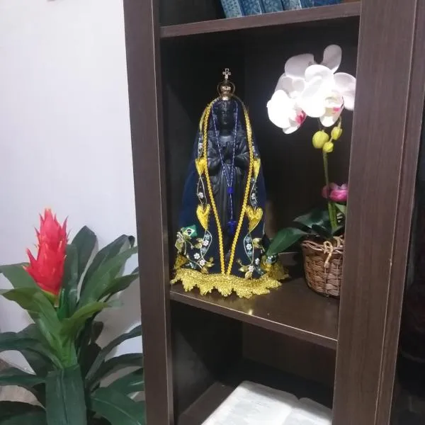 casa vó doca, preço único pela casa inteira,cabem até 10 pessoas ao lado da basilica aparecida, hotel in Aparecida