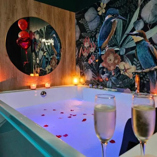 Suite Passion - Jacuzzi privé - Table massage, hotel di Saint-Étienne