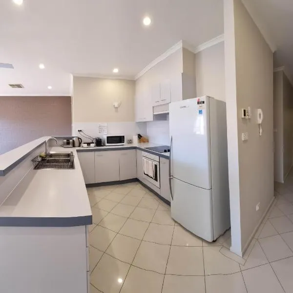 Tuggeranong Short Stay #09C - Sleeps 4, hotel in Canberra