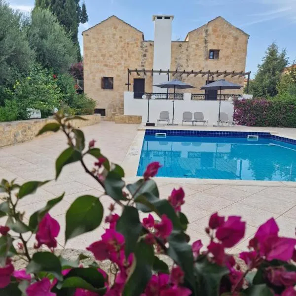 Villa Penelope per 12 persone con piscina offerta agosto 25 per cento, hotell sihtkohas Douliana