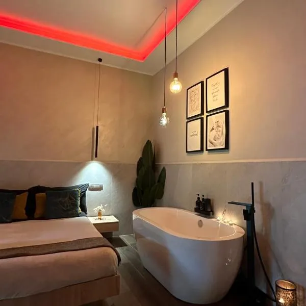 Falco Deluxe Home - With Freestanding Bath, hotel u Napulju