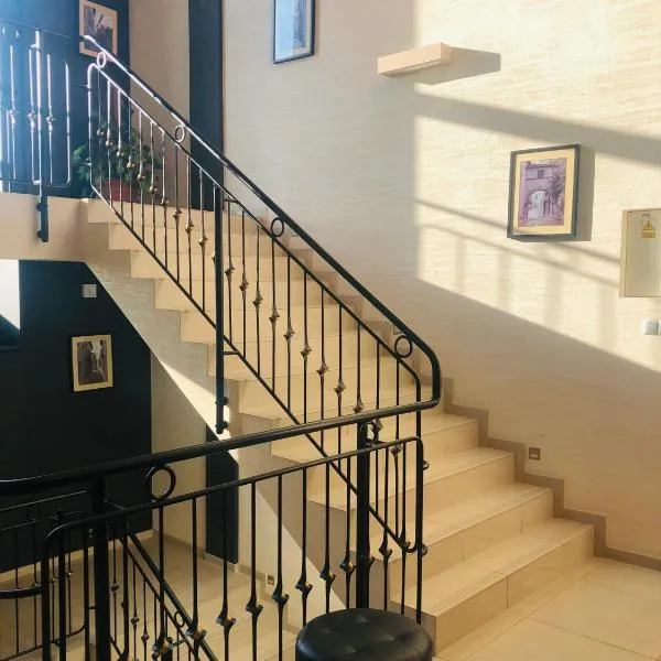 Pensjonat Trzy Stawy – hotel w mieście Jelcz