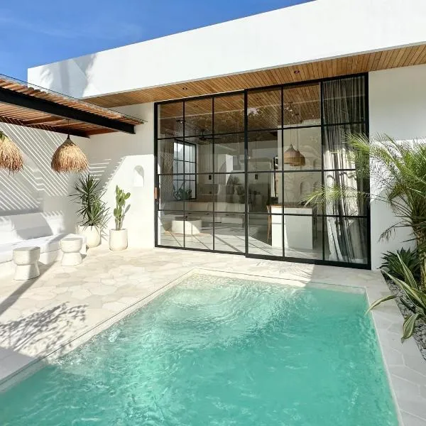 The Suites by The Young Villas、ウルワツのホテル