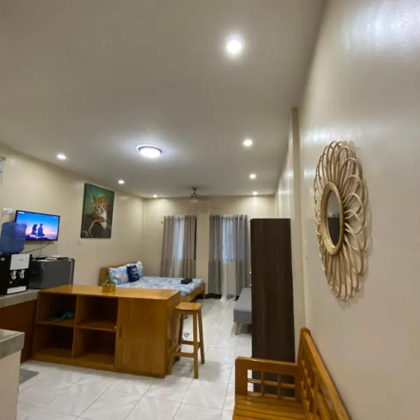 Studio Type Apartment 2 with Pool and Tennis Court,Alburquerque的飯店