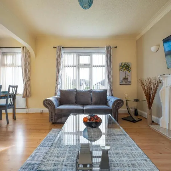 Spacious Apartment - Parking - Sleeps 5, khách sạn ở Great Coates
