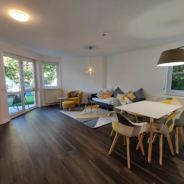 85qm, 4 bedroom, parking, King-Bed, Wifi, Netflix, hotel in Waiblingen