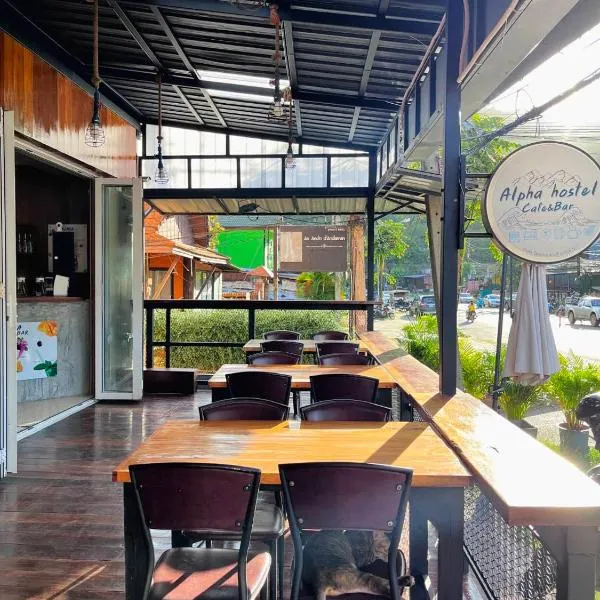 ALPHA Hostel Cafe&Bar, hotell i Ban Khlong Yai