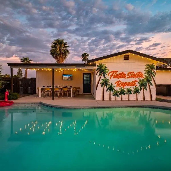 Gorgeous 4-bed home with Golf, Pool, & Hot Tub!, hotel in Phoenix