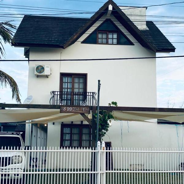 Townhouse composta por 4 triplex duas suítes a duas quadras do mar