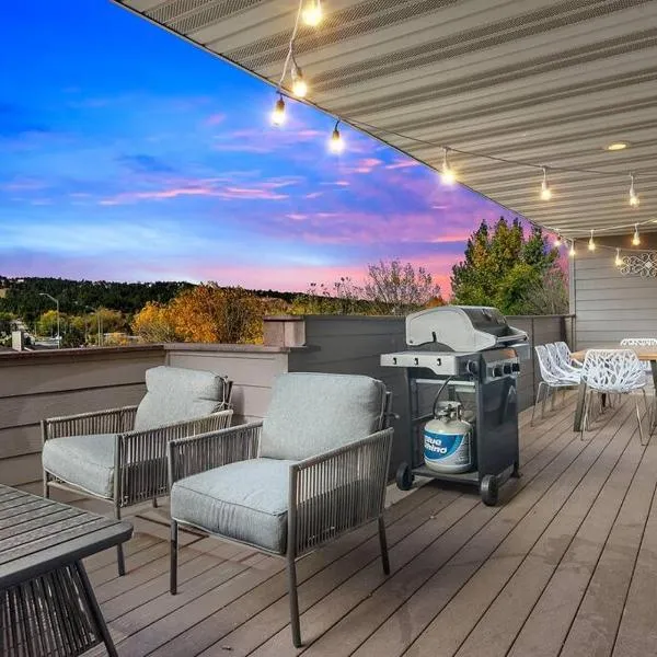 Modern Home-Garage-Scenic Patio, hotel in Rapid City