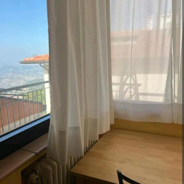 Above The Sky - Flying Apartment, hotel v destinaci San Marino
