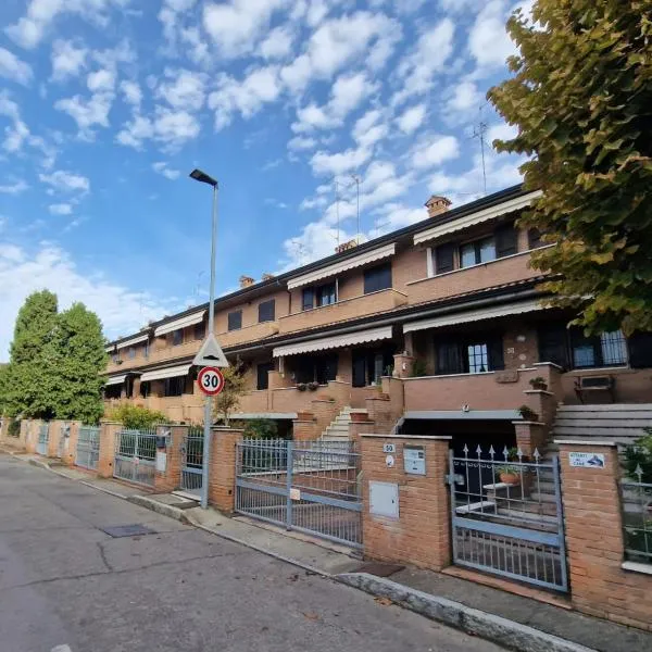 DAM Home, hotel in Modena