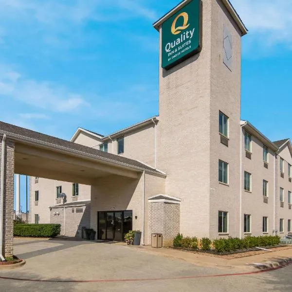 Quality Inn & Suites Roanoke - Fort Worth North, khách sạn ở Roanoke