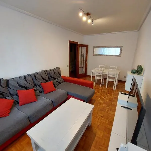 Piso sencillo y acogedor con parking gratuito，Barañáin的飯店