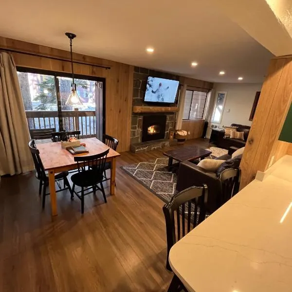 Mammoth Ski & Racquet Club #28, New 2023 Remodel! Walk to Canyon Lodge Lifts, מלון בOld Mammoth