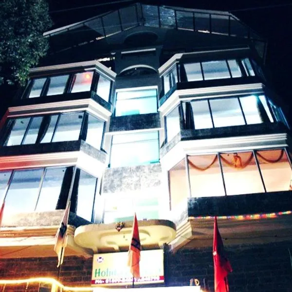 HOTEL HOLIDAY PLAZA DALHOUSIE, hótel í Dalhousie