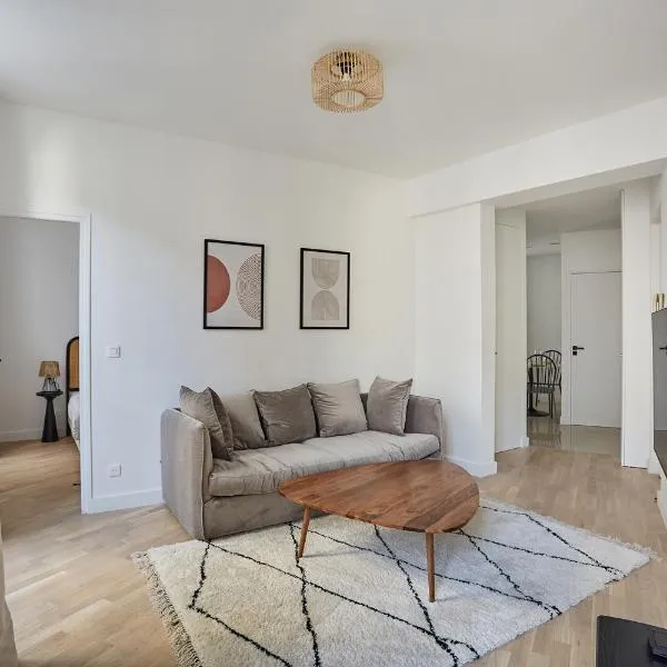 Apartment center of Paris by Studio prestige