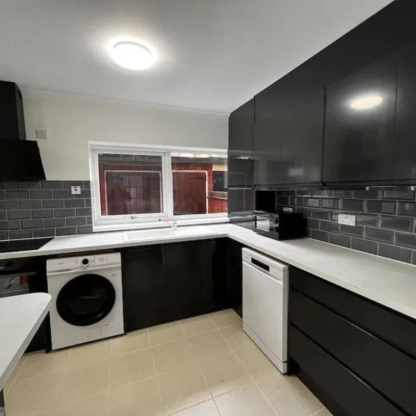 Springfield House- Near Newcastle Centre, Hospital and Keele University!, hotel v destinaci Stoke-on-Trent