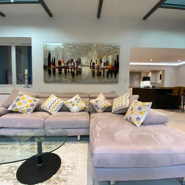 Villa Miramar Near Disneyland Paris, hotel v destinácii Annet-sur-Marne