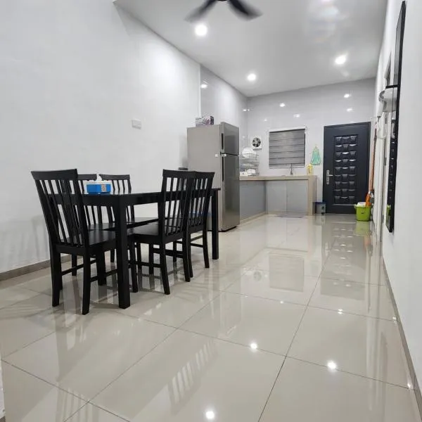Voon 4 bedroom homestay Mersing 2, hotel v destinaci Mersing