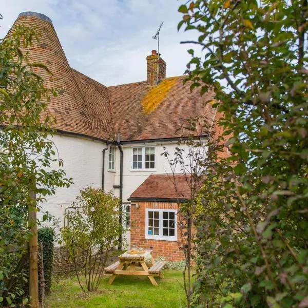 Hearts Delight Cottage by Bloom Stays, hotel en Bridge