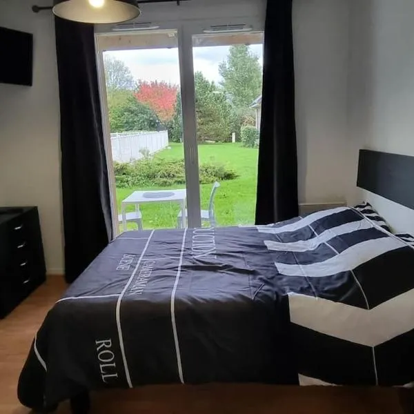 Studio avec piscine près d'Honfleur, hotel di Équemauville