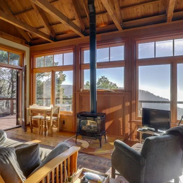 Albion में, होटल Romantic Ridgetop Escape w/ Hot Tub Near Mendocino
