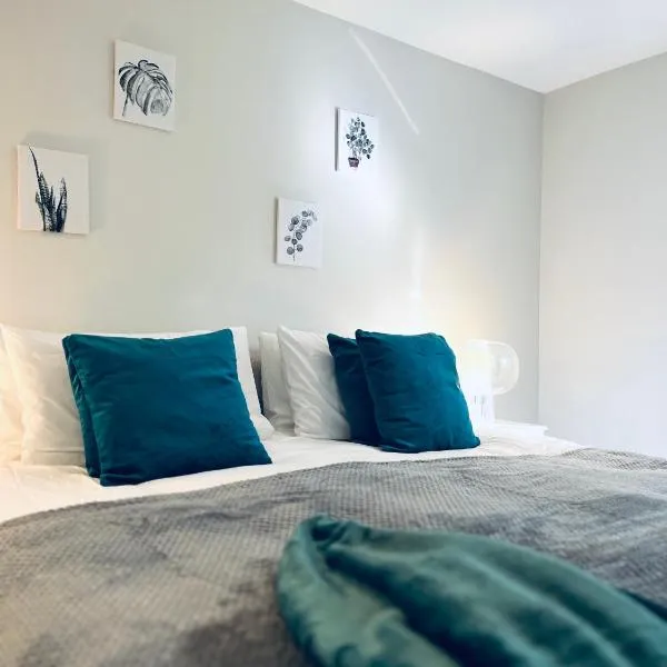 Absolutely Beautiful Hemel Hempstead 2-bedroom for 1-5 Guests - contractors welcome, hotel in Hemel Hempstead