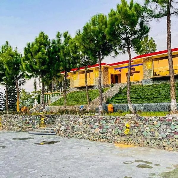 HUSNAIN RESORT by Saud khan, hotel v destinaci Mānsehra