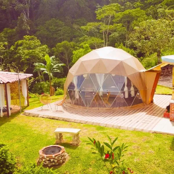 Las Colinas Glamping, hotel in Tuis