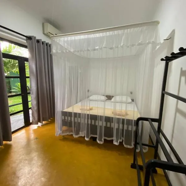 Pearl Villa Rooms and Hostel, hotel v destinaci Unawatuna