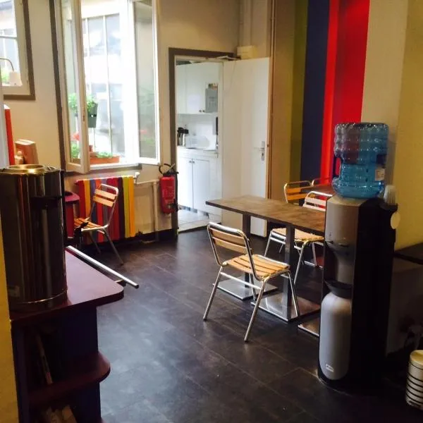 فندق تولبياك، فندق في باريس