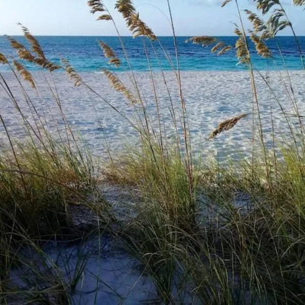Apartment near Grace Bay Beach, hotel v destinaci Providenciales