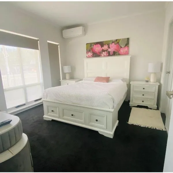 Modern Private room with ensuite, hotel v destinaci Smithfield
