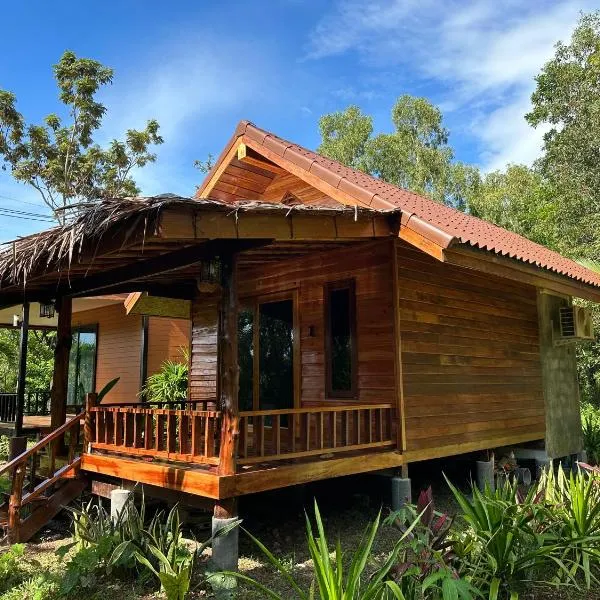 Koh Jum Bungalow & Hostel, hôtel à Ko Jum