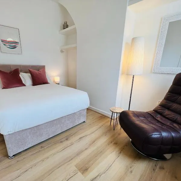 2025 Award Winner Liverpool Peach House - 4 Bedrooms, hotel en Liverpool