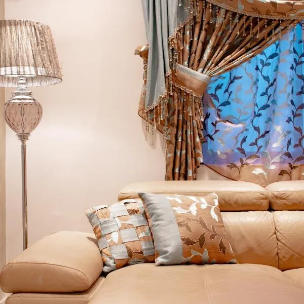 Stylish Corner Maisonette - Sunflower, hotel v destinaci Birkirkara