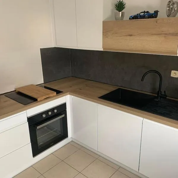 Appartement T2 lumineux、フロンティニャンのホテル