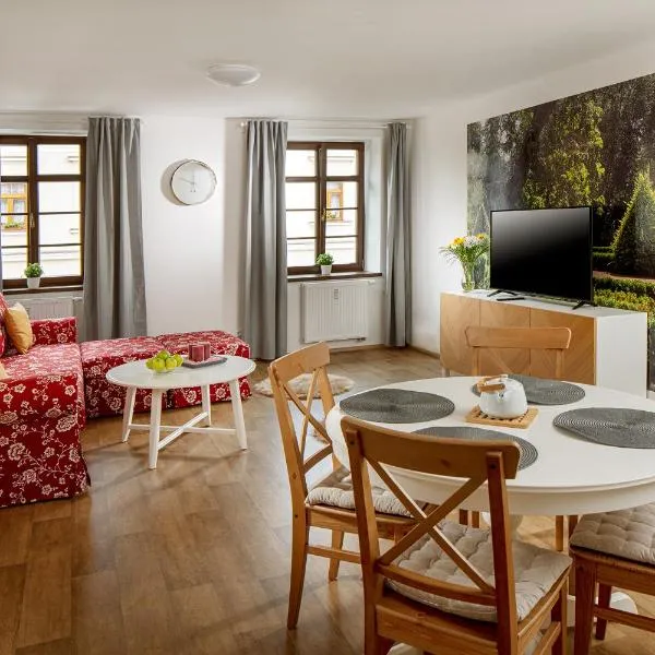 Apartmány Myslivna, hotel in Ostrov