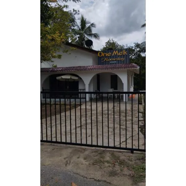 One Mek Homestay, hotel v destinaci Bachok