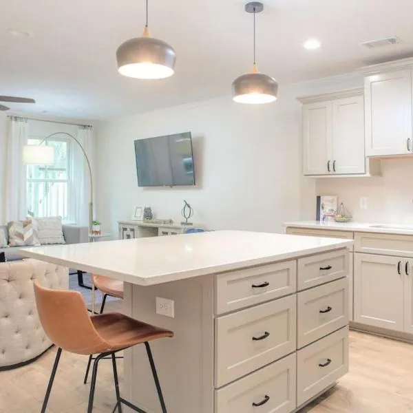 Magnolia Garden - Ground Level, Easy Parking, hotel din Savannah