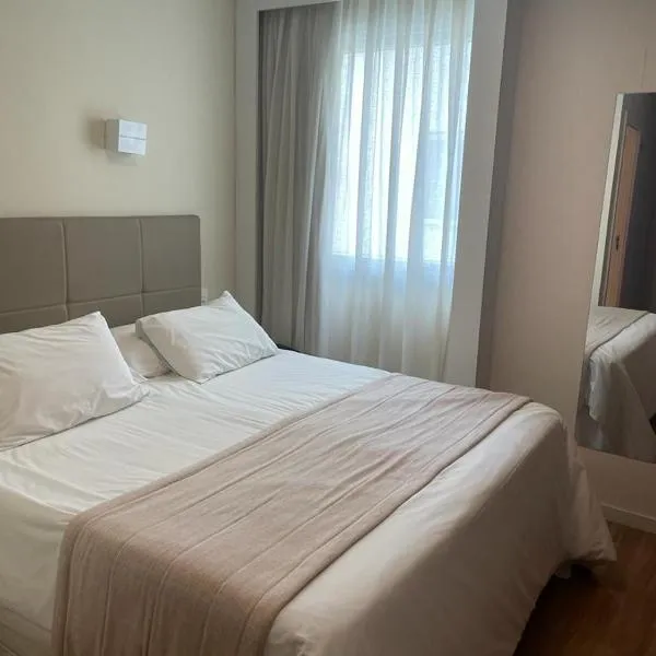 Quarto com acabamento superior no Design Hotel Linhares, hotel em Linhares