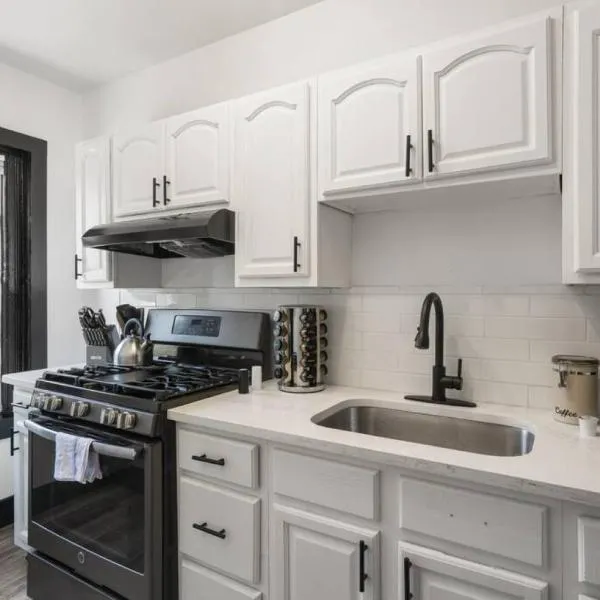 Center City Philly Home, Cozy 1-BR, Ideal Location for 4 Guests!, hotel v destinaci Filadelfie