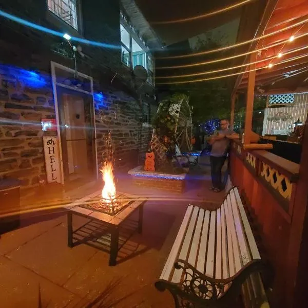 Lovely 2 bedroom Apartment with 2 Entrance and Parking with a fee, hotelli kohteessa University Heights