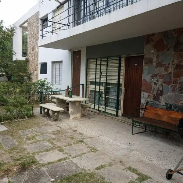 Apto. a dos cuadras del mar, khách sạn ở Atlántida