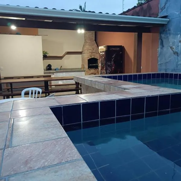 Casa com Piscina e churrasqueira/ mar casado, hotel in Guarujá