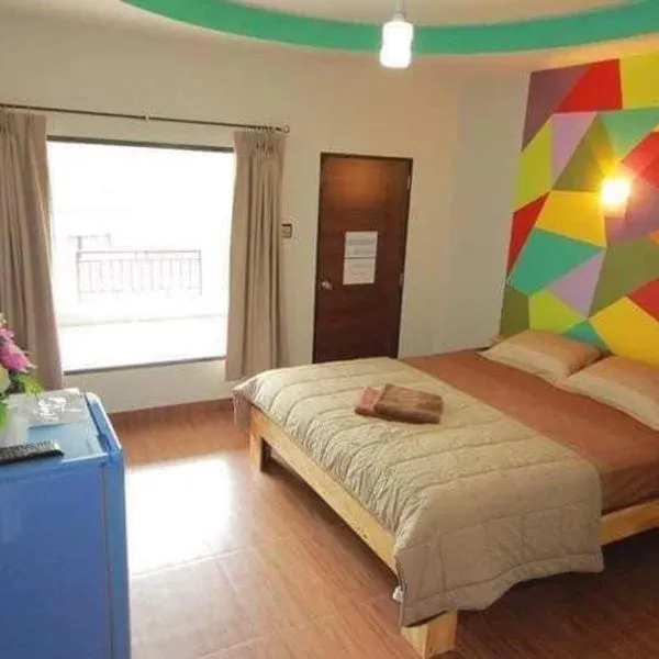 The shark resort ปราณบุรี, hotel v destinaci Ban Khao Noi